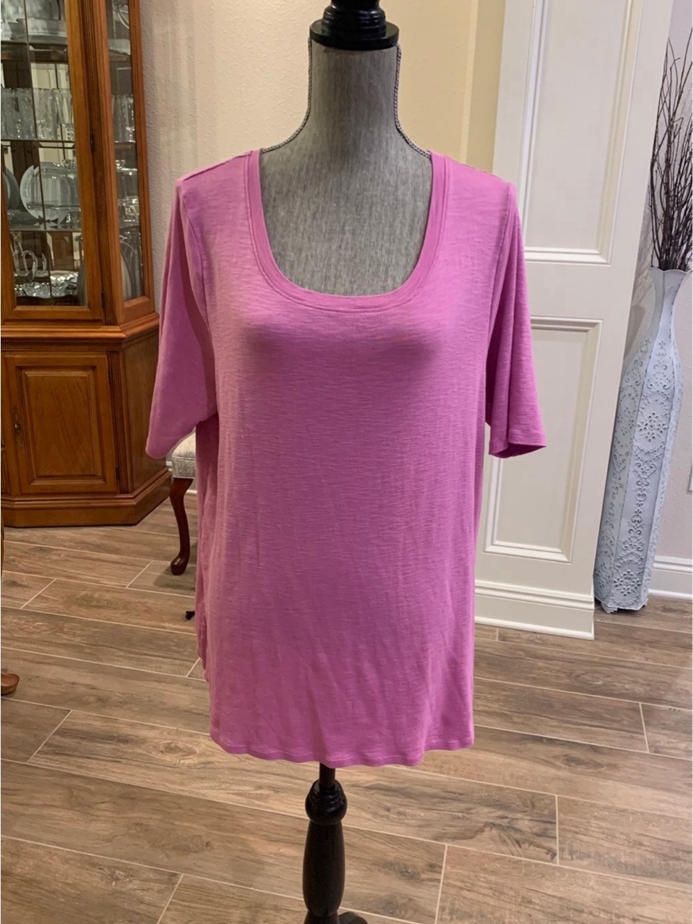 Women’s Scoop Neck Tee